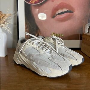 Adidas Yeezy Boost 700 Low Sneakers